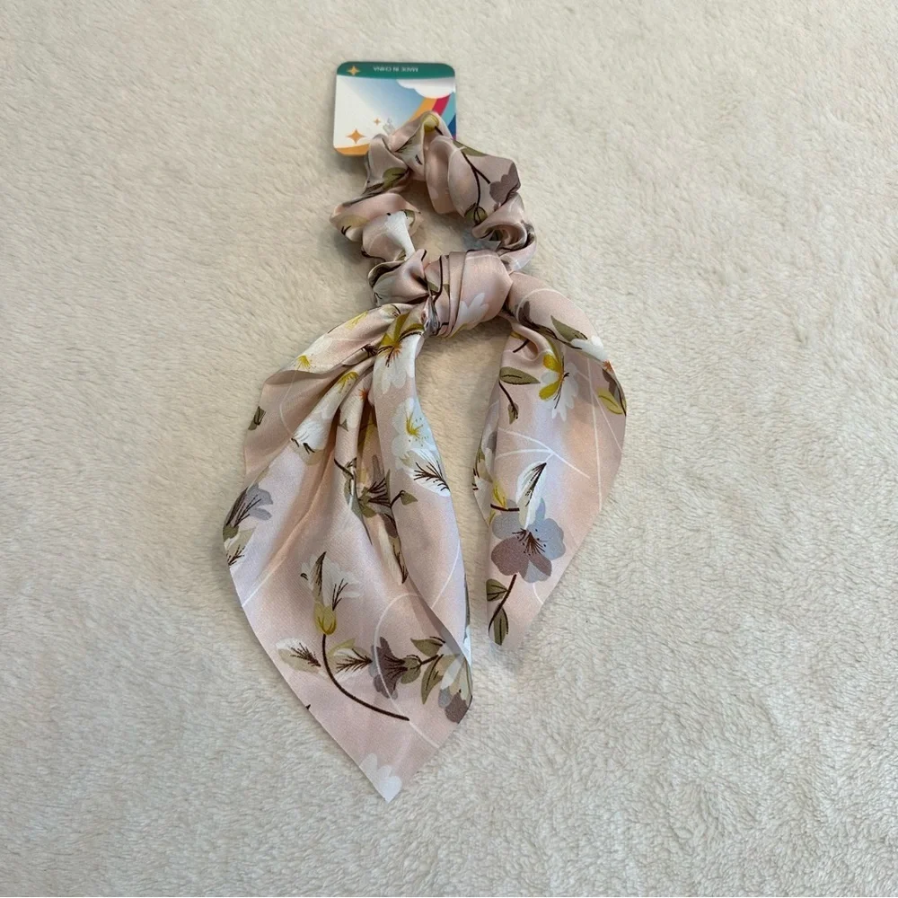 NWT Marta Scrunchie Bow Pink Floral Hair Tie